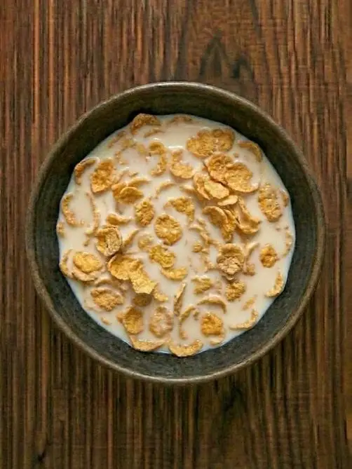 Copos de maíz con leche de avena
