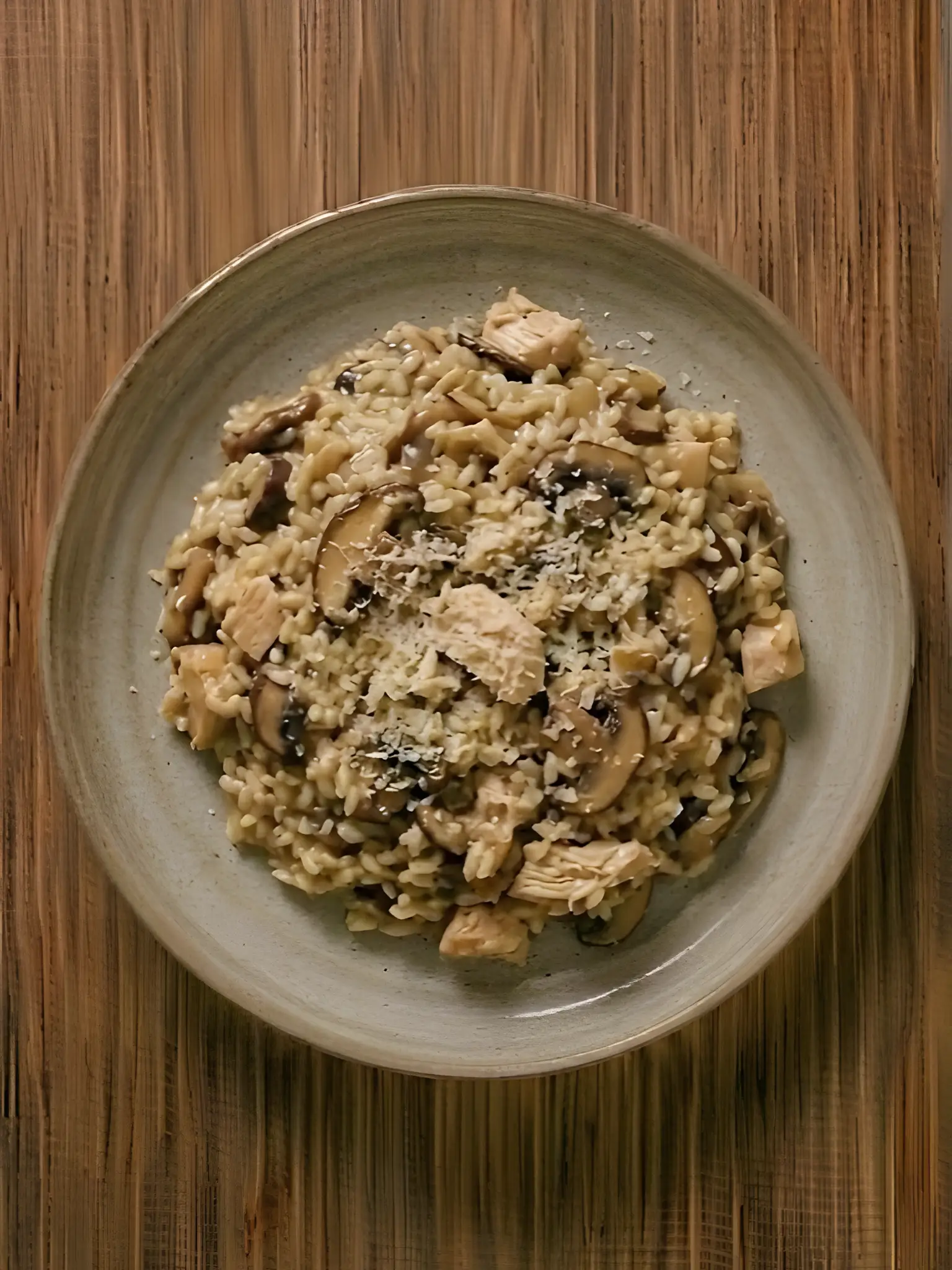Risotto de pollo y champiñones