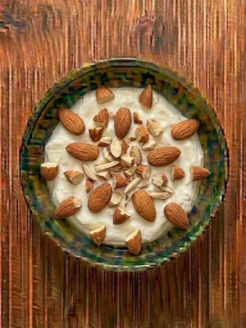 Yogur natural con almendras
