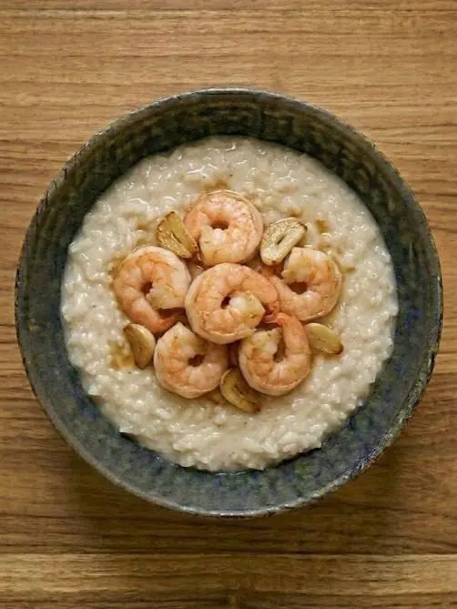 Arroz con leche de coco y gambas