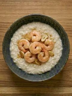 Arroz con leche de coco y gambas
