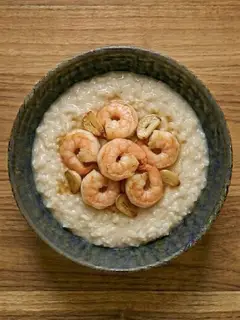 Arroz con leche de coco y gambas