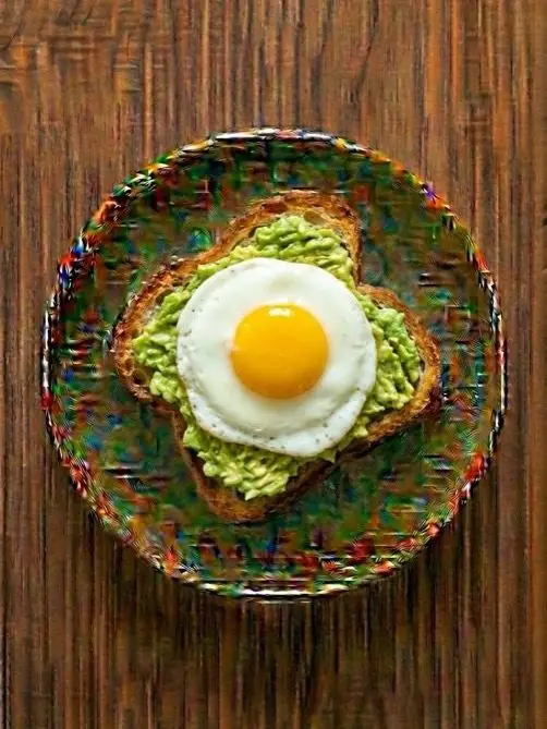 Tostada de pan de molde con aguacate y huevo