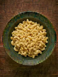 Macarrones con queso fundido al microondas