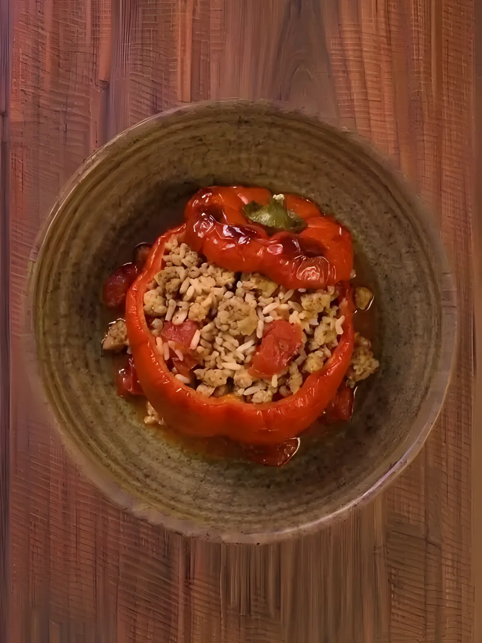 Pavo picado con pimientos rellenos al horno