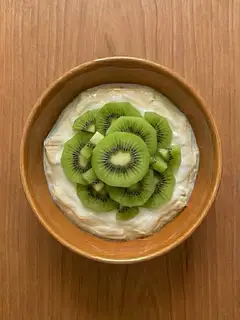 Yogur natural con kiwi