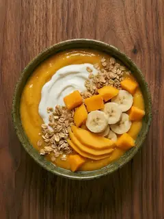 Smoothie bowl de plátano y mango