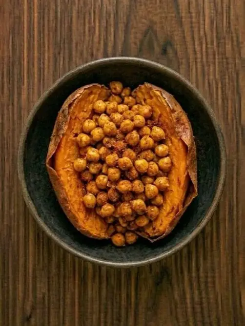 Boniato y garbanzos especiados en airfryer