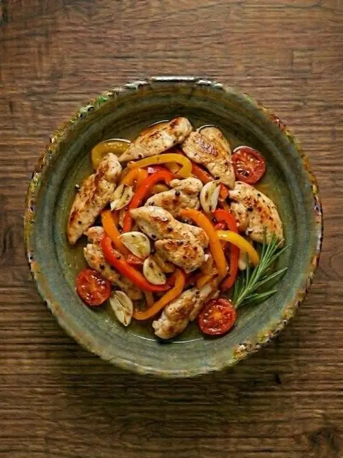 Pollo Salteado con Pimientos