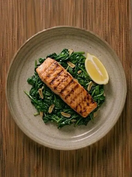 Salmón a la plancha con espinacas salteadas