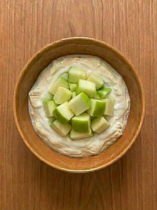 Yogur natural con manzana verde