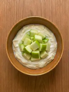 Yogur natural con manzana verde