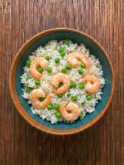 Arroz con gambas y pimiento rojo