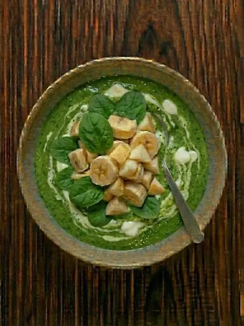 Batido de verde de espinacas y plátano con yogur