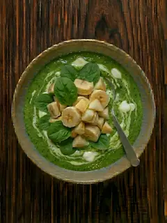 Batido de verde de espinacas y plátano con yogur