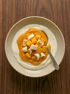 Batido de mango y plátano con yogur