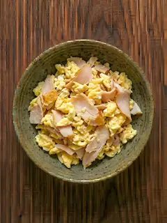 Huevos revueltos con pavo