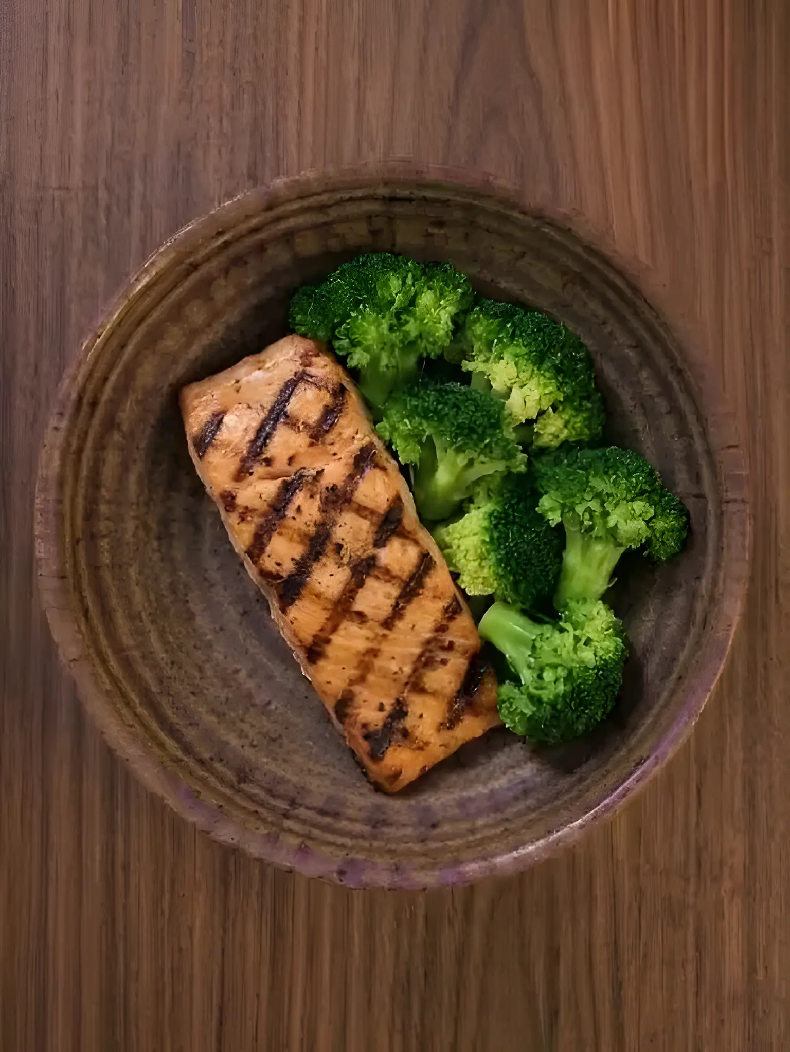 Salmón a la plancha con brócoli al vapor