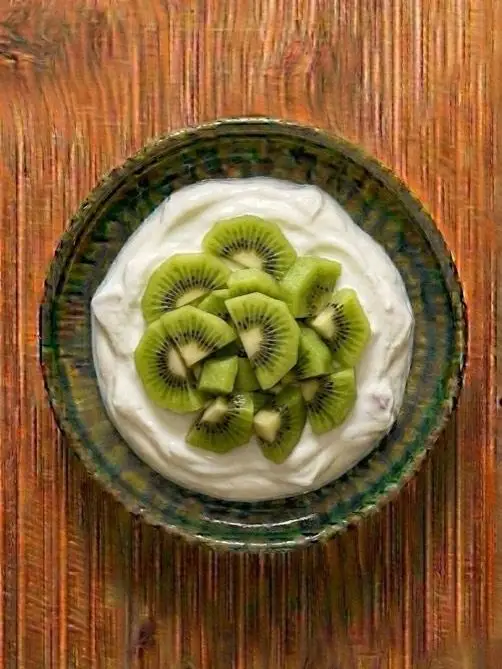 Yogur griego con kiwi