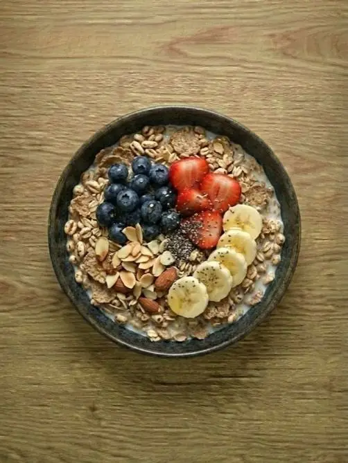 Bowl de Cereales Integrales con Toppings