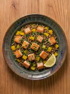 Ensalada templada de lentejas y salmón