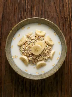 Muesli con leche y plátano