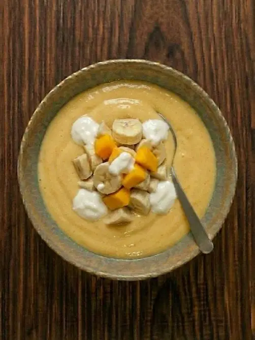 Batido de plátano y mango con yogur