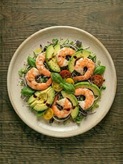 Ensalada de Aguacate y Gambas