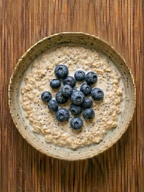 Avena remojada (overnight oats) con arándanos