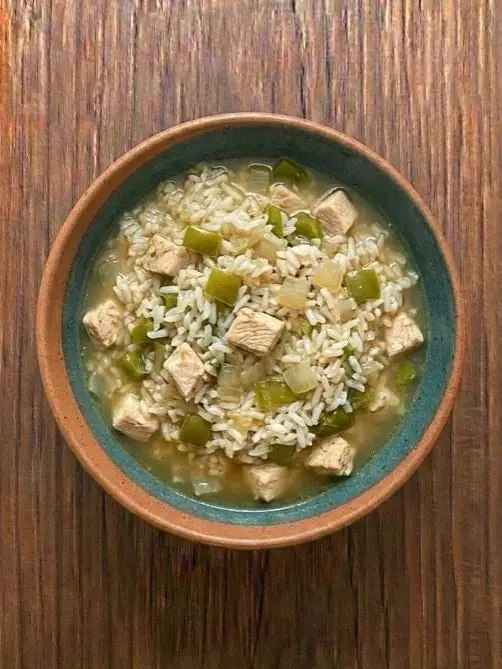 Arroz caldoso con pollo y pimiento verde