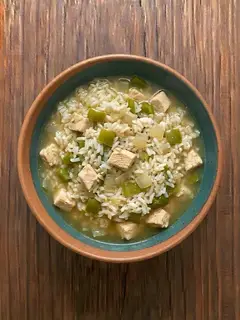 Arroz caldoso con pollo y pimiento verde