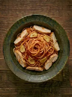 Espaguetis con pavo y tomate
