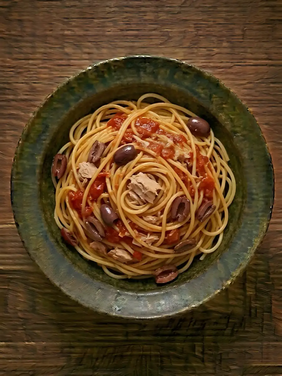 Foto de Espaguetis con atún y aceitunas