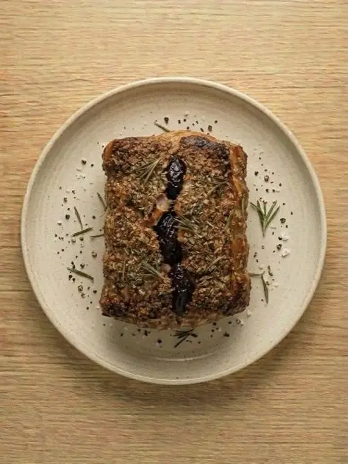 Lomo de Cerdo Relleno con Ciruelas