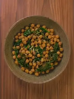 Garbanzos con espinacas y comino