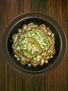 Tostada de guacamole y claras