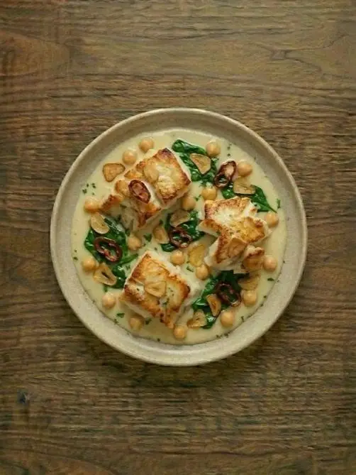 Bacalao con Garbanzos y Espinacas
