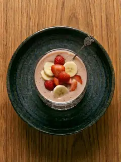 Batido de fresa y plátano con leche de avena