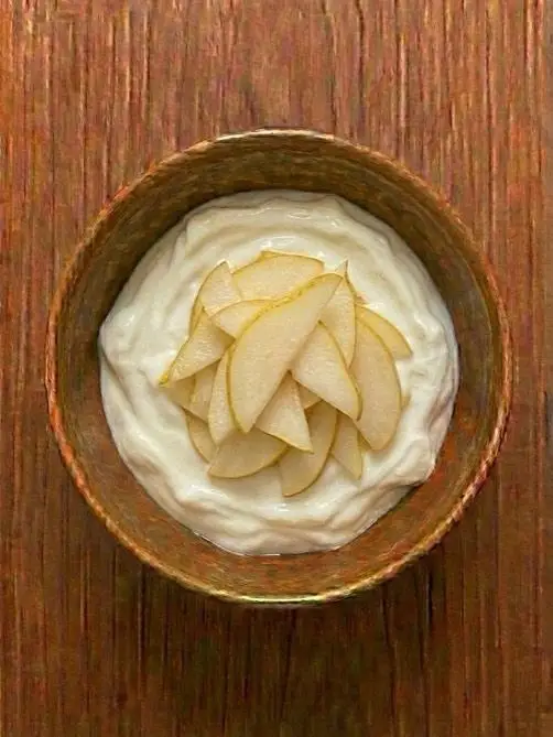 Yogur natural con pera