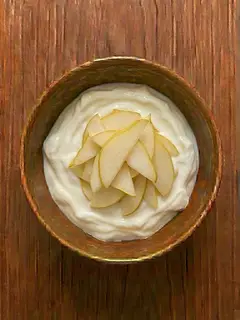 Yogur natural con pera