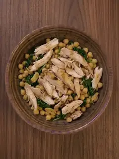 Pollo con garbanzos y espinacas