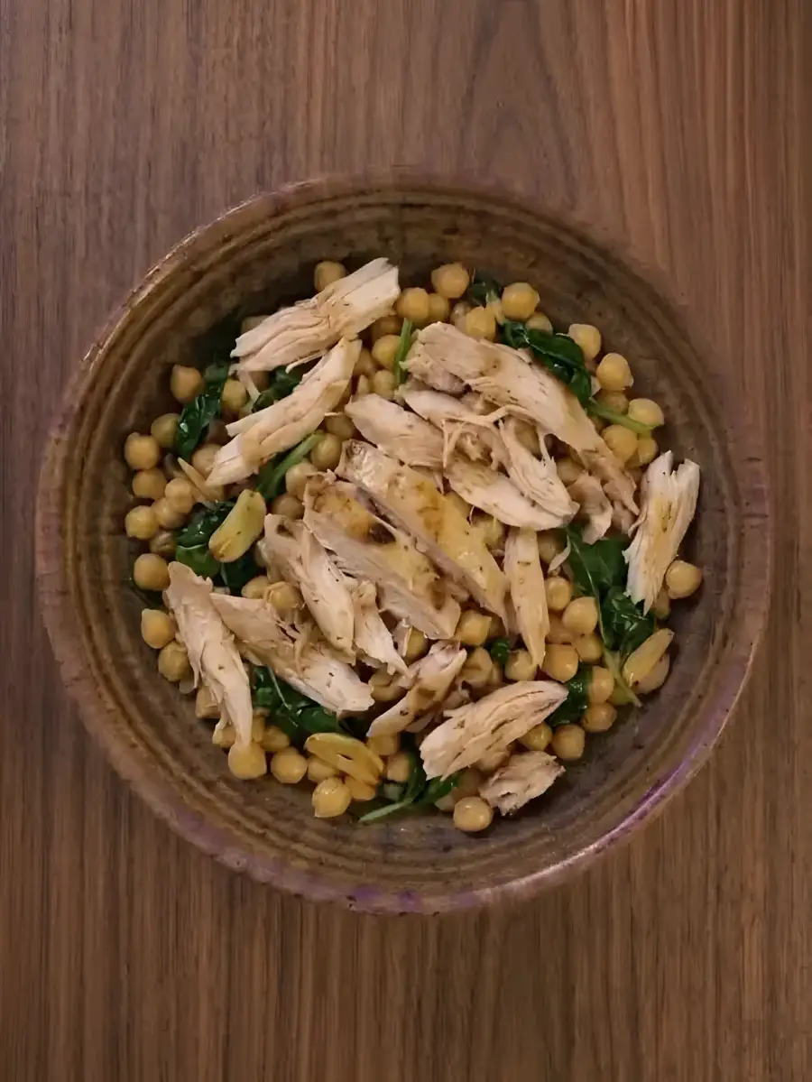 Foto de Pollo con garbanzos y espinacas