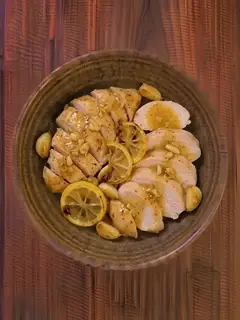 Pechugas de pollo al horno con limón y hierbas