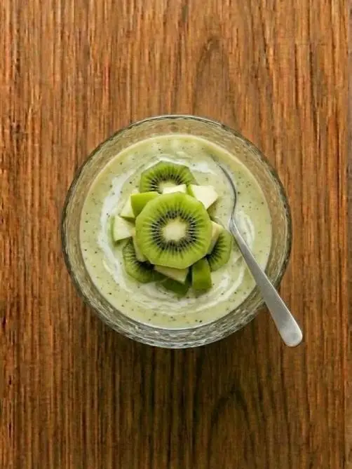 Batido de kiwi y manzana con leche de avena
