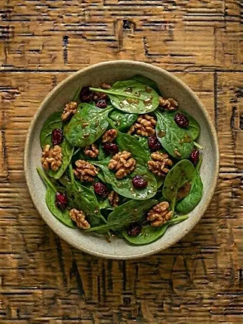 Ensalada de Espinacas y Frutos Secos