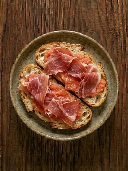 Pan con tomate y jamón serrano