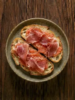 Pan con tomate y jamón serrano
