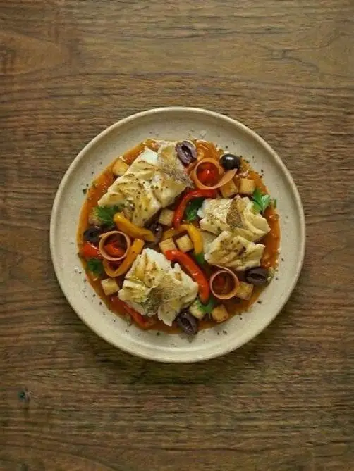 Bacalao al Horno con Pimientos y Tomate