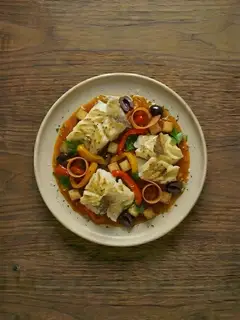 Bacalao al Horno con Pimientos y Tomate