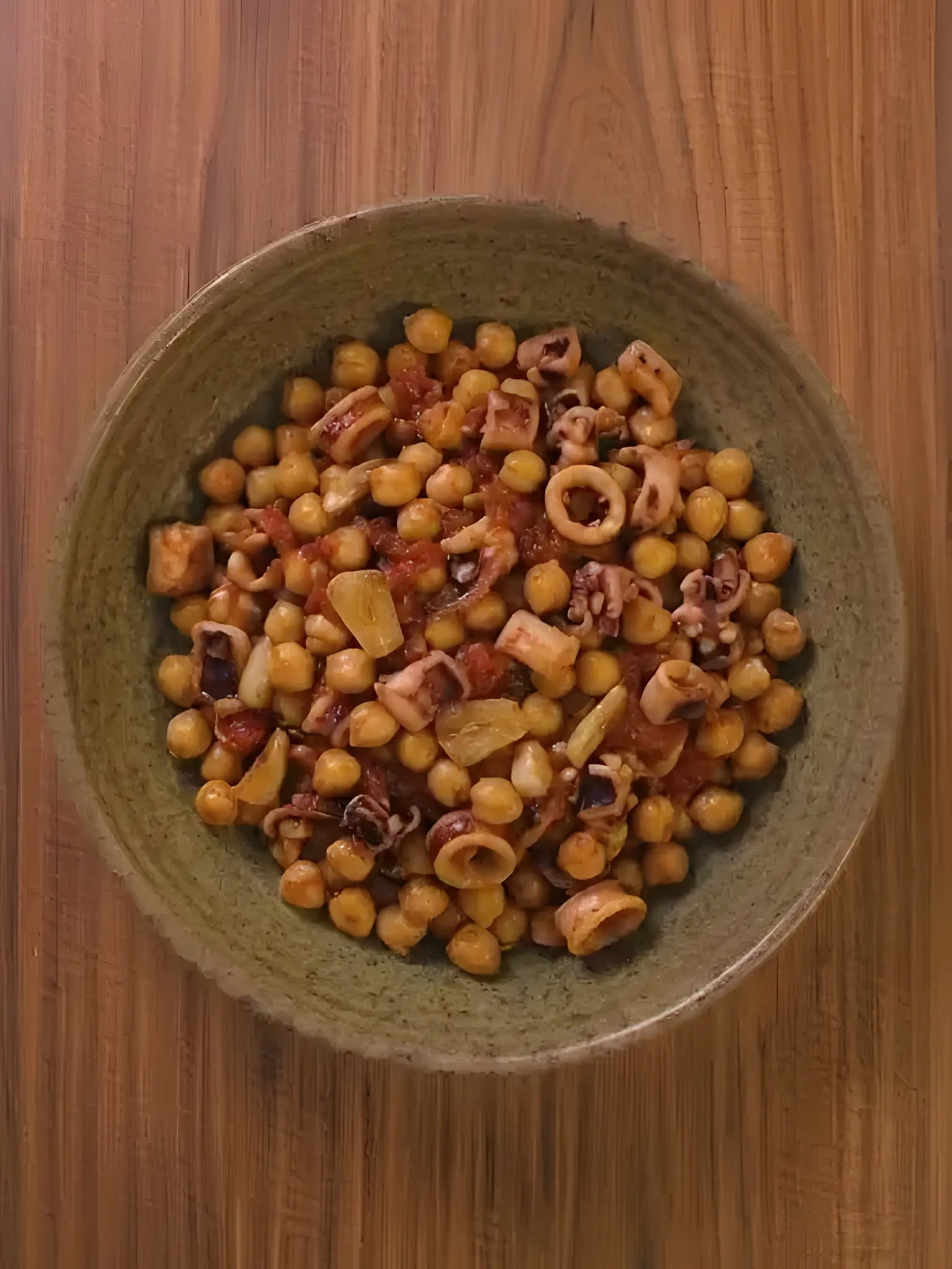 Garbanzos con calamares